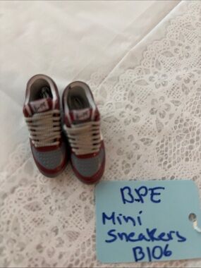 B106,One Pair B-PE Star Mini Sneakers For Labubu doll Gray-White-Burgundy color.